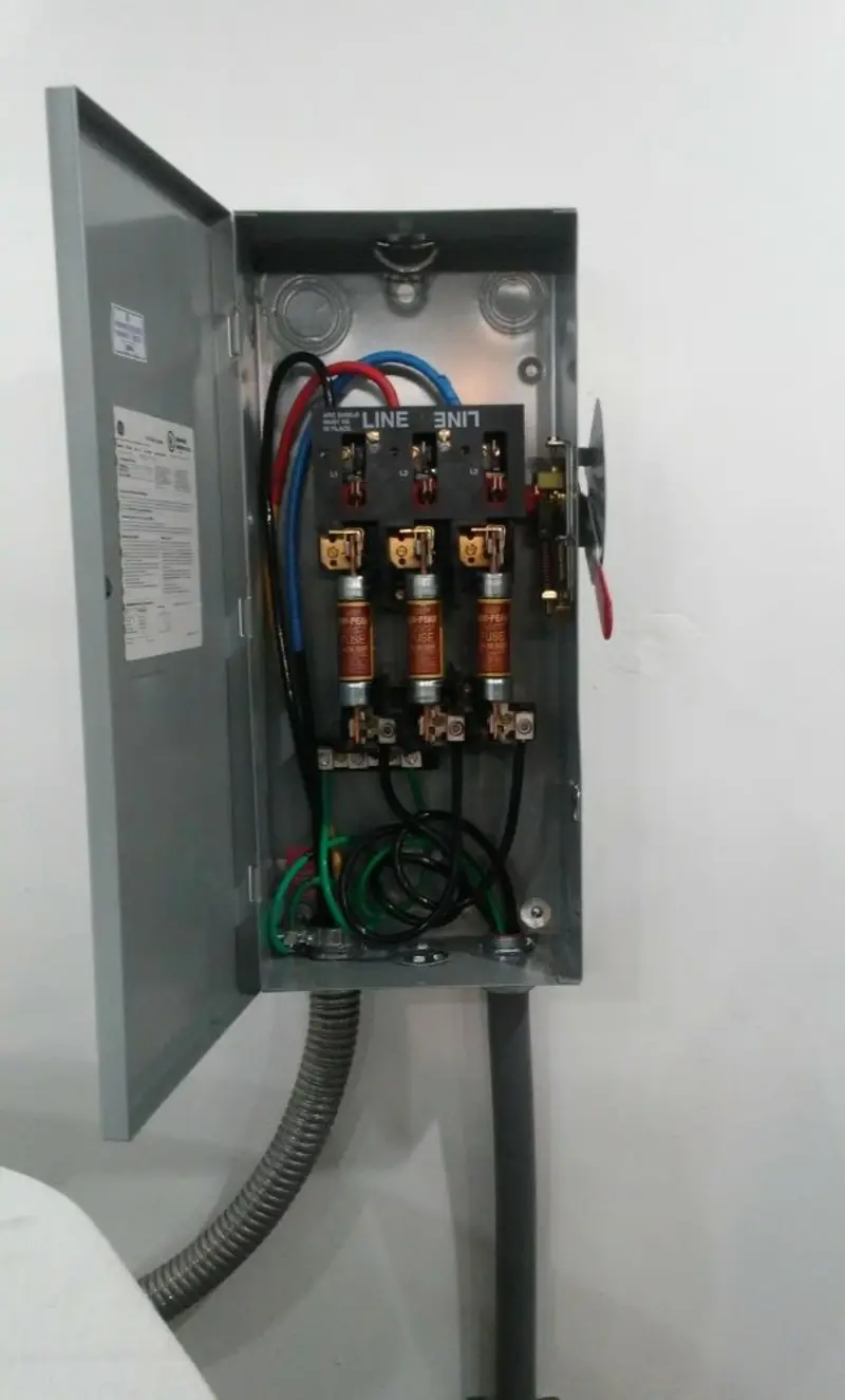 Three-phase disconnect switch installed for Smoke Detector Installation in Paxton